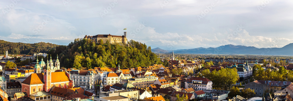 Obraz na płótnie Aerial view of Ljubljana in Slovenia w salonie