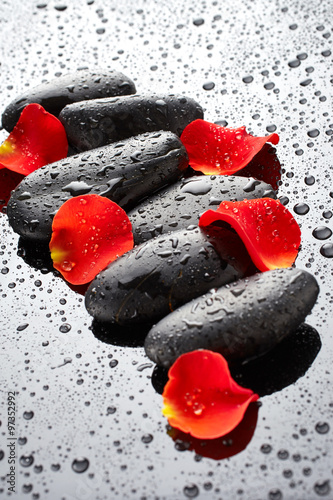 Naklejka na drzwi Spa stones with rose petals