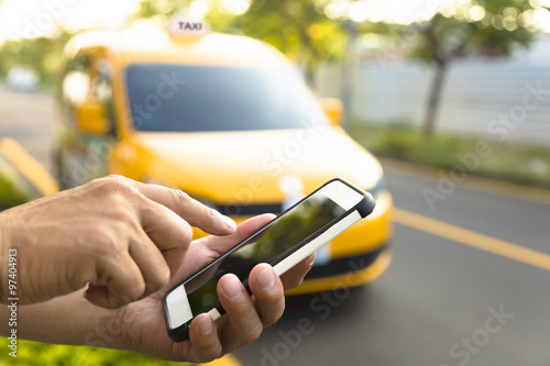 Cuadros en Lienzo Man orders a taxi from his cell phone