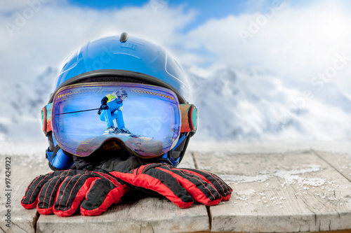 Dekoracja na wymiar  kolorowe-okulary-narciarskie-i-rekawiczki-zimowe-koncepcja-sportow-zimowych