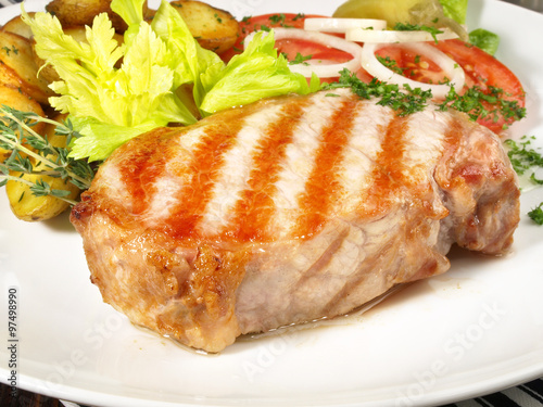 Schweinerückensteak grillen SCHWEINERÜCKENSTEAK GRILLEN