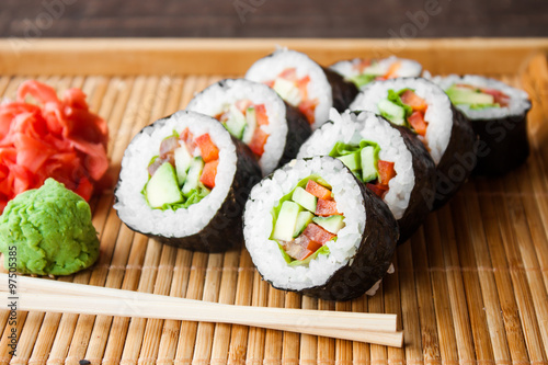 Fotografía Rollo de sushi vegetariano