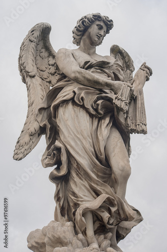 Fotografía Escultura en piedra de un ángel de Bernini, Roma