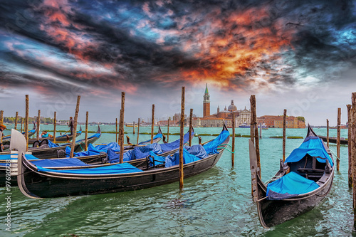 Naklejka dekoracyjna Moored gondolas