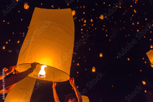 Fotografie, Obraz Rozmazané plovoucí lucerna nebo festival Yeepeng v provincii Chaingmai