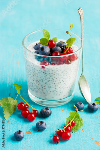 Obraz na plátně chia seeds pudding with fresh berries