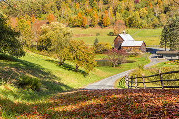 Wall Mural - Old barn in beautiful Vermont autumn landscape
