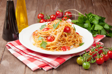 Canvas Print - Spaghetti pasta with tomatoes and parsley