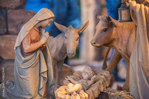 Fotografie, Obraz Krippenfiguren aus Holz, Weihnachtsgeschichte