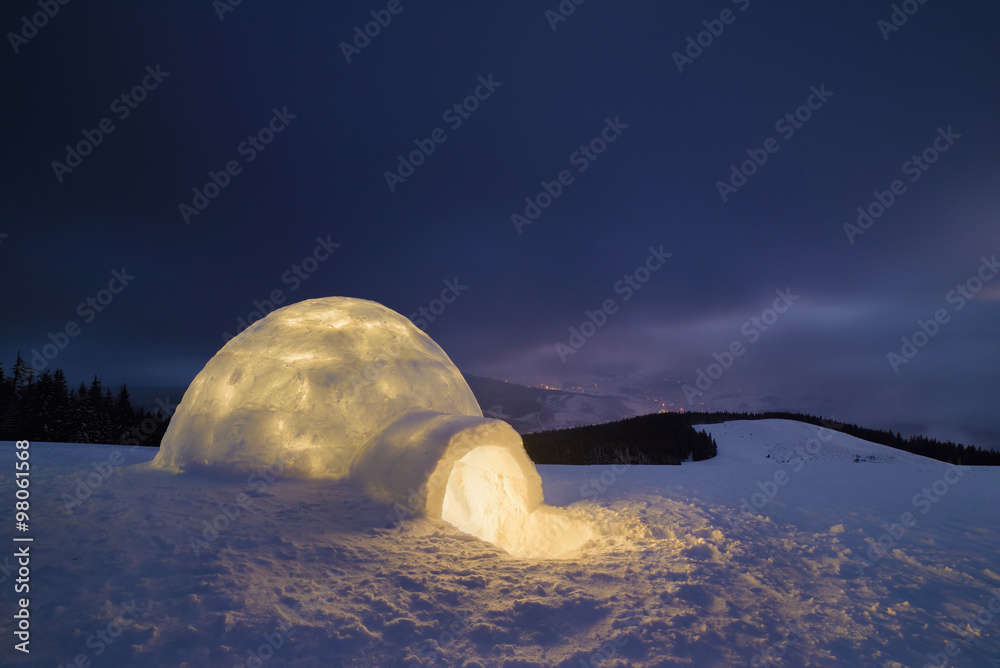 Snow igloo at night - obrazy, fototapety, plakaty 