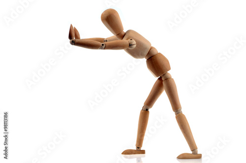 Fotografija Mannequin en bois poussant devant lui