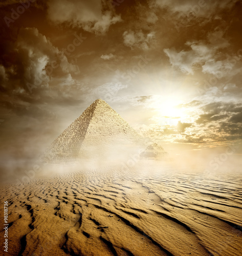 Nowoczesny obraz na płótnie Storm clouds and pyramids
