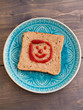 © arianarama - Toast mit einem fröhlichen Ketchup-Gesicht