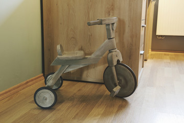 Wall Mural - tricycle enfant en bois