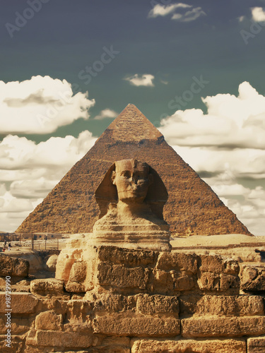 Fototapeta do kuchni Beautiful profile of the Great Sphinx including pyramids