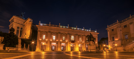 Fototapete - Rome, Italy: The Capitolium square at night 