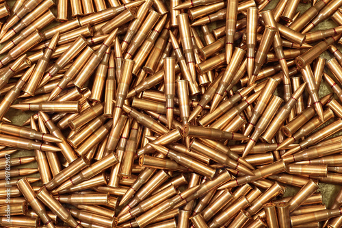 Fotografía ammo to machine guns as background