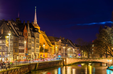 Canvas Print - Embankment of the Ill river in Strasbourg - Alsace, France