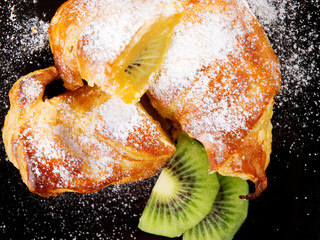 Sticker - Croissants with kiwi fruit