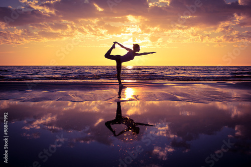 Stampa su Tela woman practicing yoga