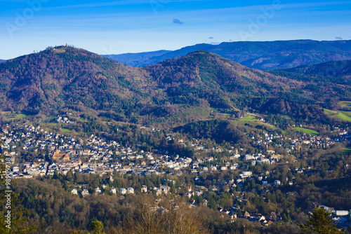 Fotografía Overlooking the valley of Baden Baden with the Merkur mountain a
