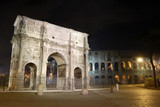 Fototapeta Boho - Arco di Costantino e Colosseo in notturna a Roma 