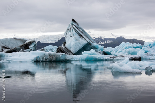 krajobraz-na-islandii-gory-lodowe