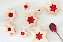 Linzer Cookies With Cherry Jam