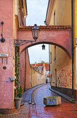 Canvas Print - Arch in Pilies Street in the Old Town of Vilnius in Lithuania