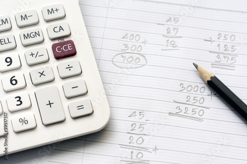 Fotografía Calculator and pencil on note paper with calculation concept select focus