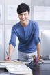 © Blue Jean Images - Young man working in the office