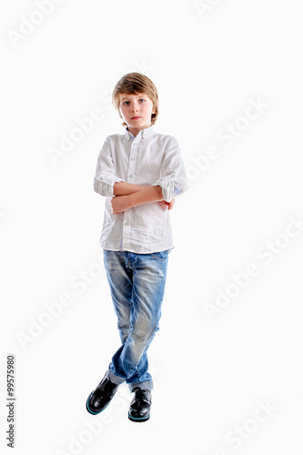 white shirt blue jeans black shoes