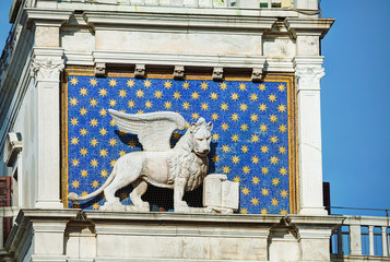 Poster - Winged lion on facede of the bell tower at San Marco square in V