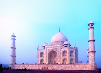 Fototapete - Taj Mahal at morning sunrise in India