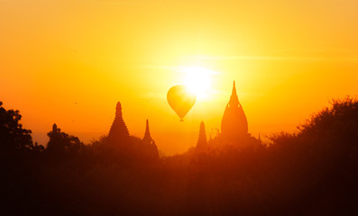 Fototapete - Silhouettes of ancient temples of Bagan historical site in Myanmar (Burma) at summer sunset