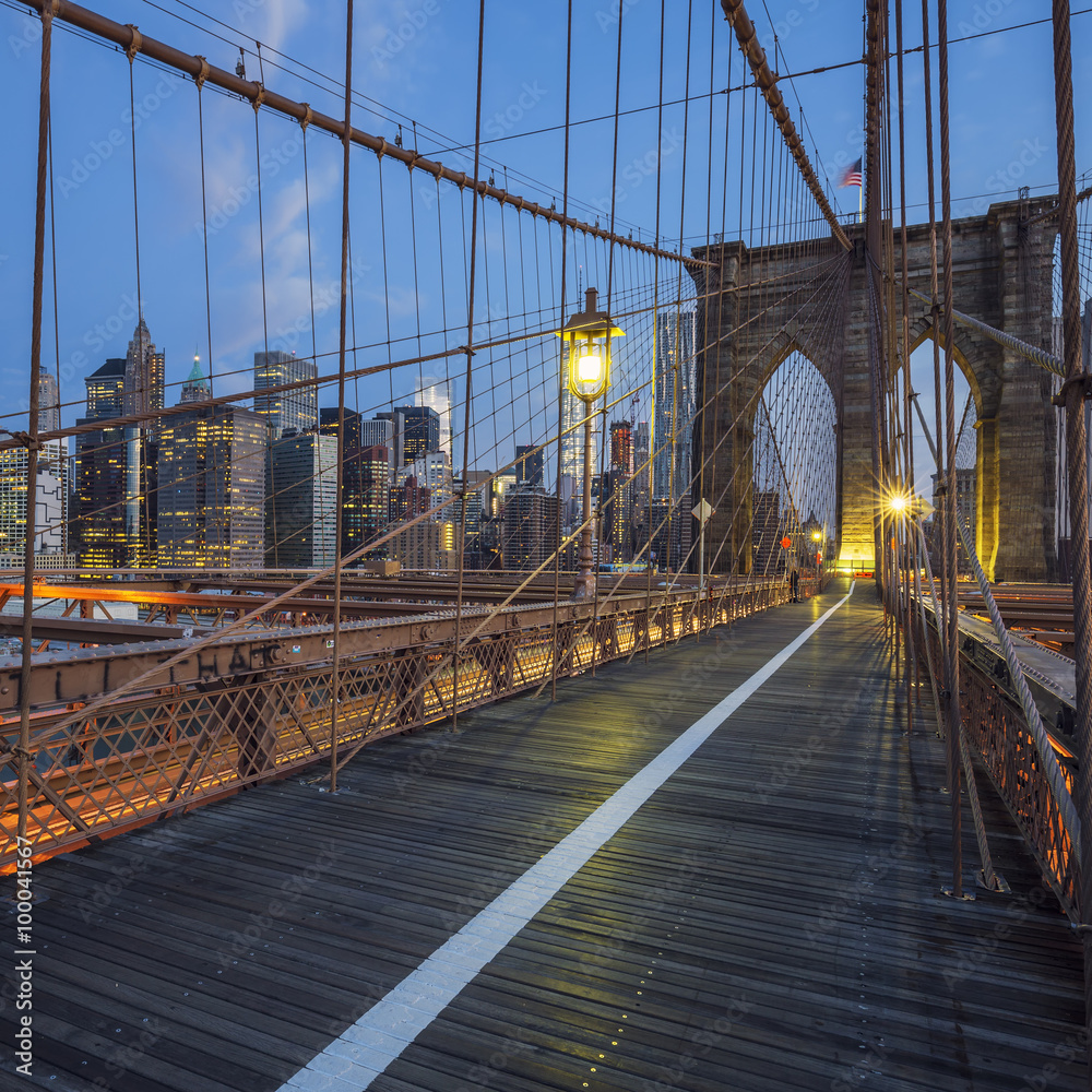 View on Brooklyn Bridge by night - obrazy, fototapety, plakaty 