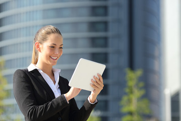 Poster - Business woman using a tablet in the street