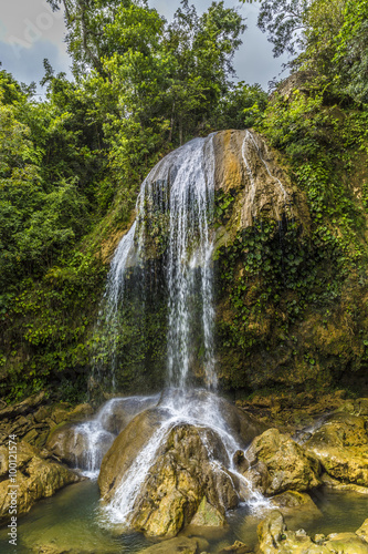 male-wodospady-na-wyspie-kuba