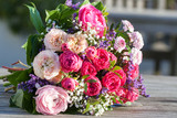 Fototapeta Kwiaty - Romantic bouquet with pink roses