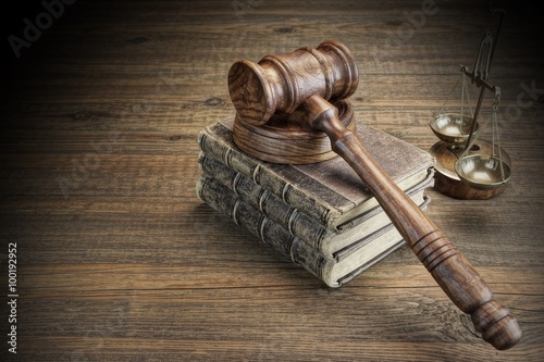 Tapeta ścienna na wymiar Judges Gavel, Legal Code And Scales Of Justice Closeup