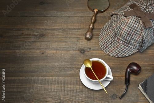 Fotografía Sherlock Holmes Concept. Private Detective Tools On The Wood Tab