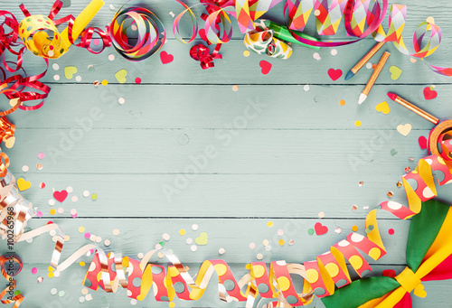 Fotografia Colorful party frame with streamers and confetti