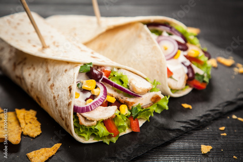 Fotografia Tortilla with a mix of ingredients