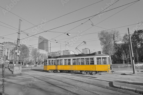 Naklejka - mata magnetyczna na lodówkę Milano con Tram Giallo in Piazza della Repubblica Lombardia Italia Lombardy Italy Yellow train 