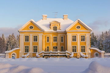 Palmse manor in winter