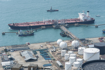 Oil Storage tank and oil tanker