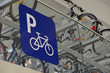 Fahrradparkplatz, Fahrrad, Rad, Velo, Radfahren, Parkplatz, Schild, Parkhaus, Verkehrpolitik, Radverkehr, ruhender Verkehr, Abstellplatz, Fahrradstand, Stellplatz