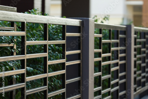 Fotografía black steel fence of residential house modern style