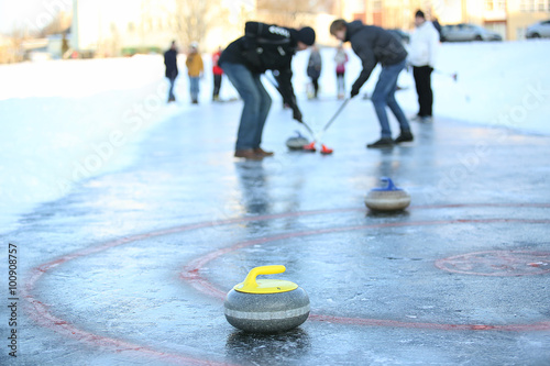 Fotomural La gente que juega en el curling