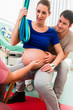 Schwangere Frau bereitet sich auf Geburt vor